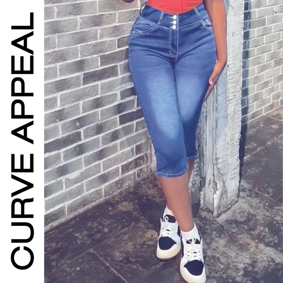 NWOT 🦋 CURVE APPEAL Blue Denim Capris | Size: 8/29 - Picture 1 of 16